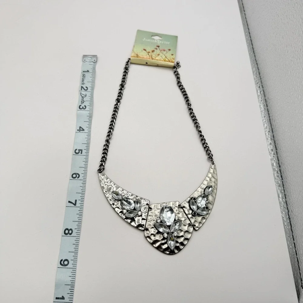 Vintage 90s Justin & Taylor SilverTone Hammered Bib Necklace Clear Glass Jewelry